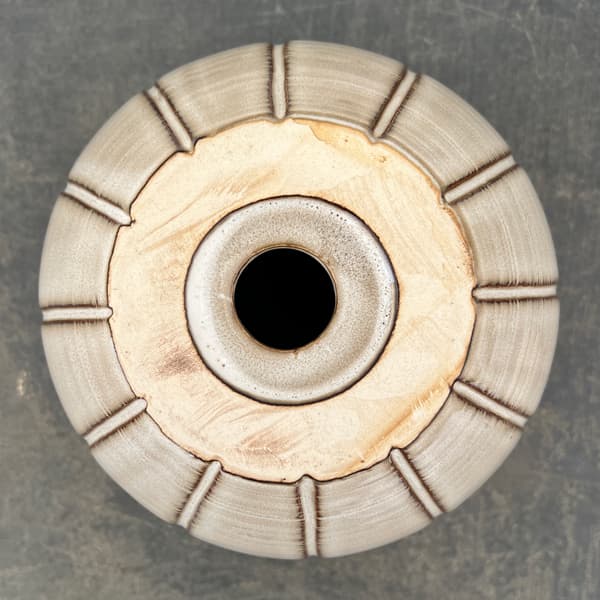 エンシェント ポット アンド ソーサー Lサイズ アイボリー(直径17.4cm×高さ15.7cm)