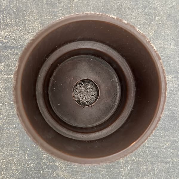クラック ポット アンド ソーサー Sサイズ ブラック（直径10.8cm、高さ10cm）