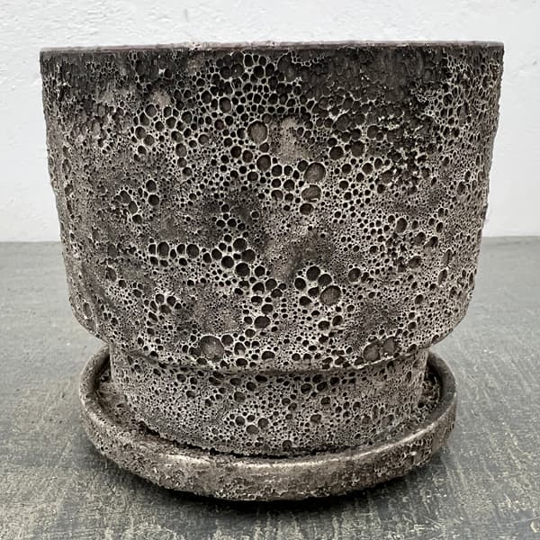 クラック ポット アンド ソーサー Sサイズ ブラック（直径10.8cm、高さ10cm）