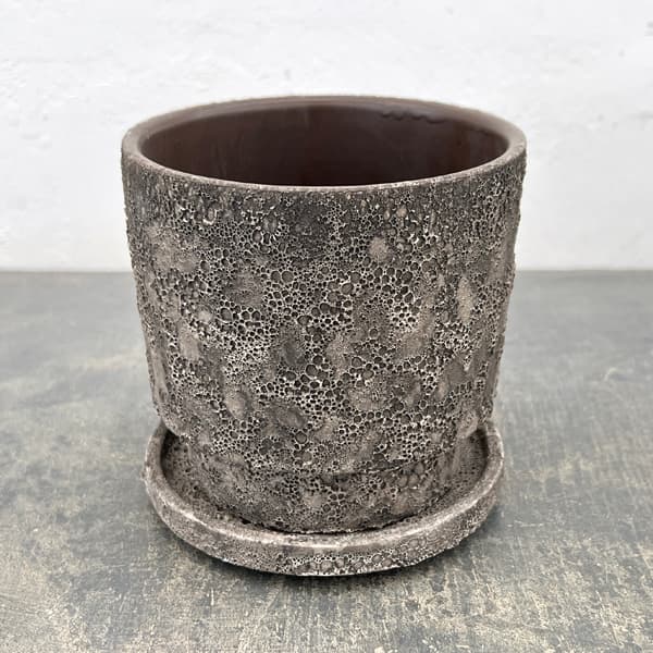 クラック ポット アンド ソーサー Mサイズ ブラック（直径13.8cm、高さ14cm）