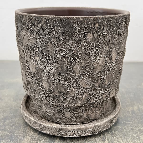 クラック ポット アンド ソーサー Mサイズ ブラック（直径13.8cm、高さ14cm）