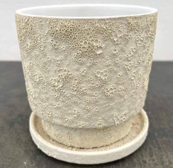 クラック ポット アンド ソーサー Mサイズ ホワイト（直径13.8cm、高さ14cm）