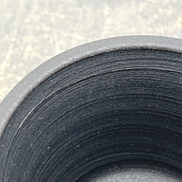 信楽焼き:黒マット中浅(直径約8.5cm・高さ約6cm)