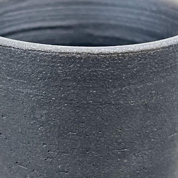 信楽焼き:黒マット切立(直径約7.5cm・高さ約7cm)
