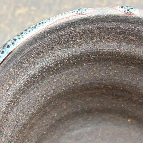 信楽焼き：鉄釉切立（直径約8cm）