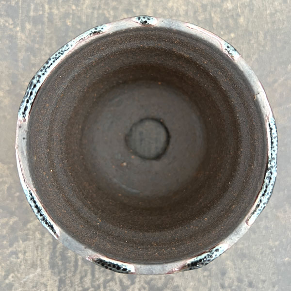 信楽焼き：鉄釉切立（直径約8cm）