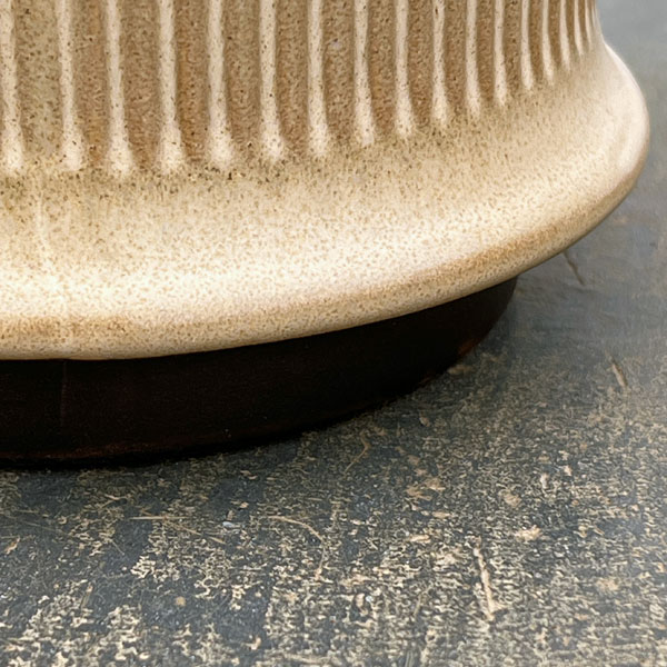 ミネルバ:ベージュS(直径約13cm)/黒マット受け皿付き
