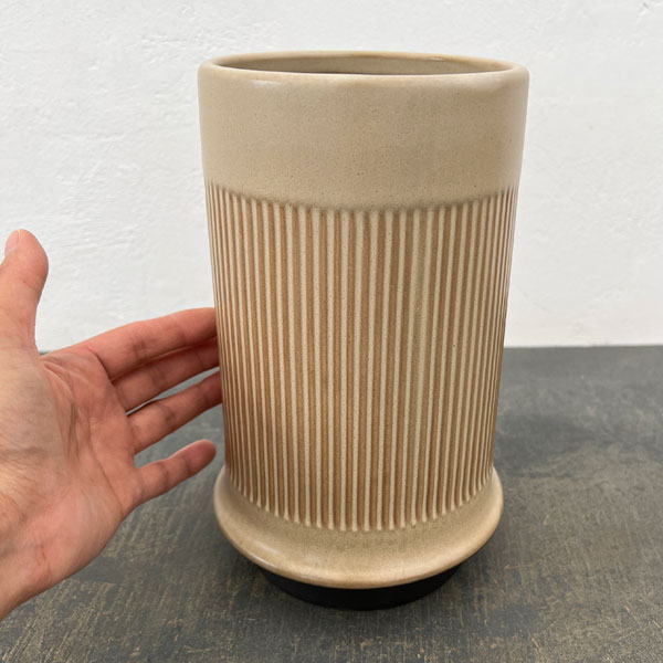 ミネルバ:トールベージュ(直径約13cm・高さ21.5cm)