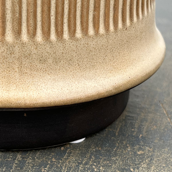 ミネルバ:トールベージュ(直径約13cm・高さ21.5cm)/黒マット受け皿付き
