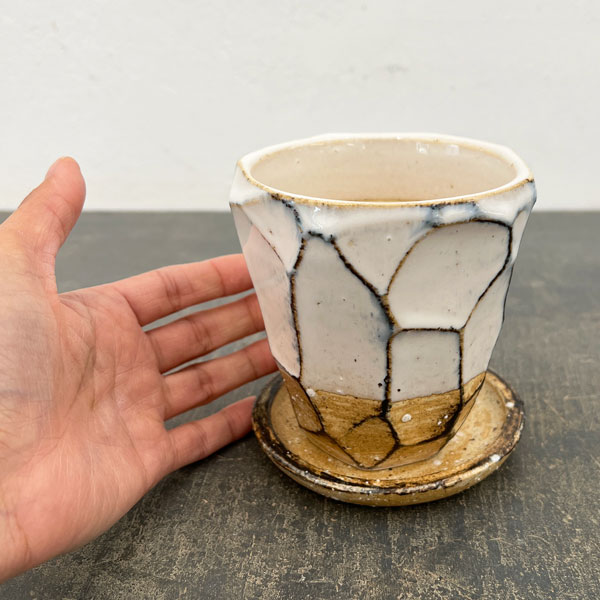 信楽焼き：アヤメポット S（直径約10cm）ホワイト・受け皿付
