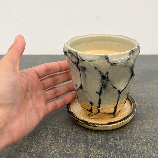 信楽焼き：アヤメポット S（直径約10cm）グレー・受け皿付