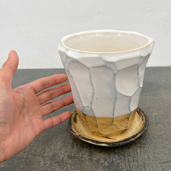 信楽焼き:アヤメポット M(直径約14cm)ホワイト・受け皿付