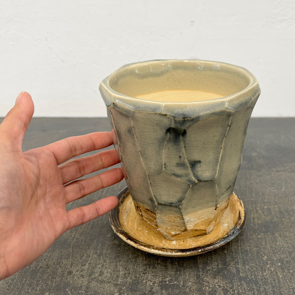 信楽焼き：アヤメポット M（直径約14cm）グレー・受け皿付