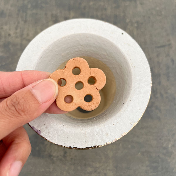 オモト鉢：錦鉢　鶴（つる）・白【268742】／外径10.2cm（内径7.5cm）