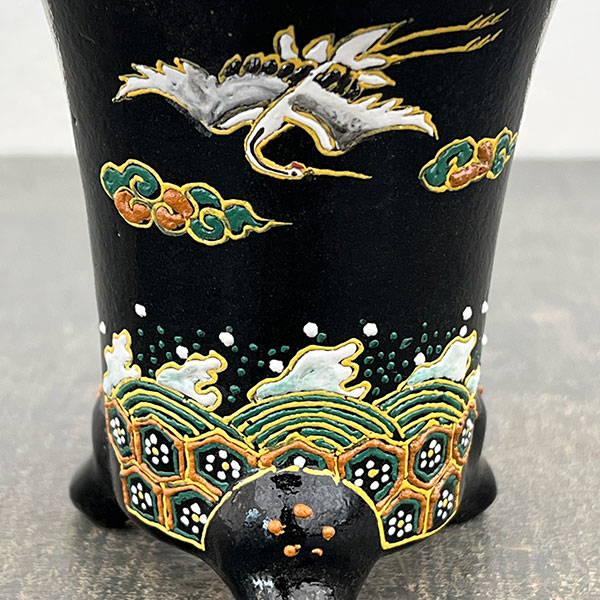 オモト鉢：錦鉢　鶴（つる）と波・黒【268743】／外径10.2cm（内径7.5cm）
