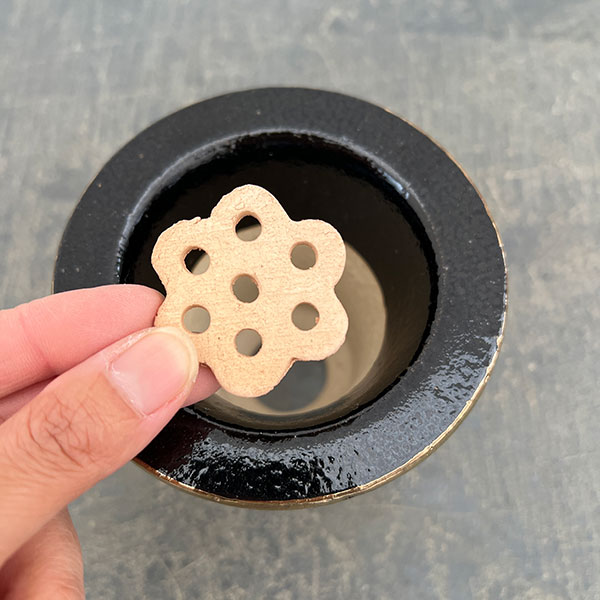 オモト鉢：錦鉢　鶴（つる）と菊・黒【268744】／外径10.2cm（内径7.5cm）