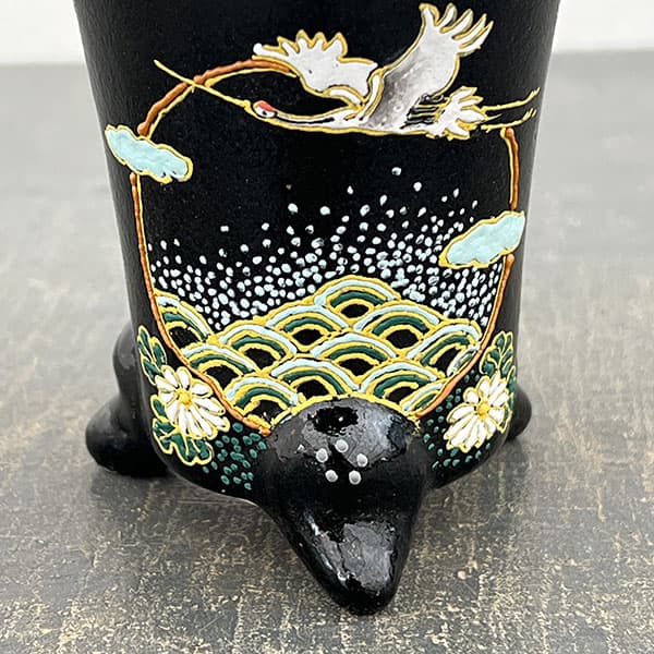 オモト鉢：錦鉢　鶴（つる）と菊・黒【268744】／外径10.2cm（内径7.5cm）
