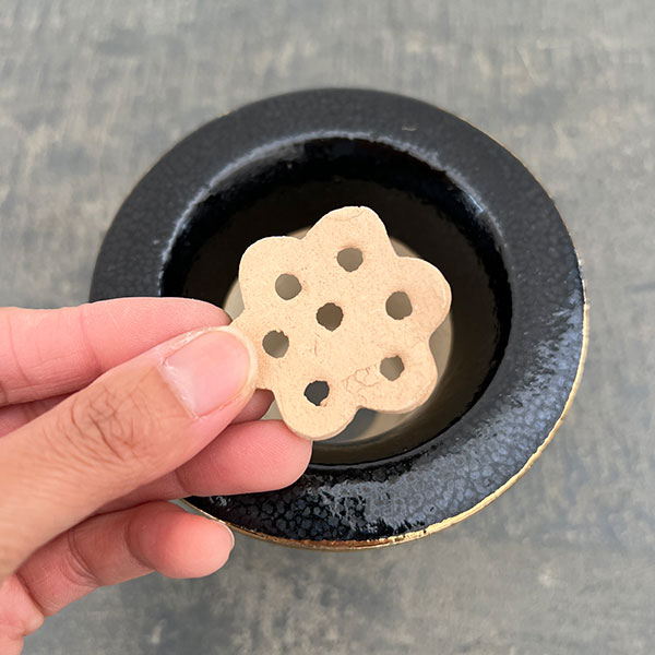 オモト鉢：錦鉢　菊（きく）・黒【268745】／外径11cm（内径7.8cm）