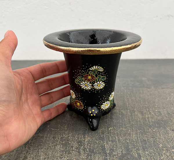 オモト鉢：錦鉢　菊（きく）・黒【268745】／外径11cm（内径7.8cm）