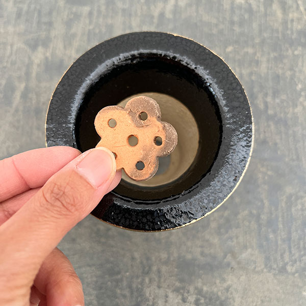 オモト鉢：錦鉢　蔦（つた）・黒【268746】／外径9.5cm（内径6.8cm）