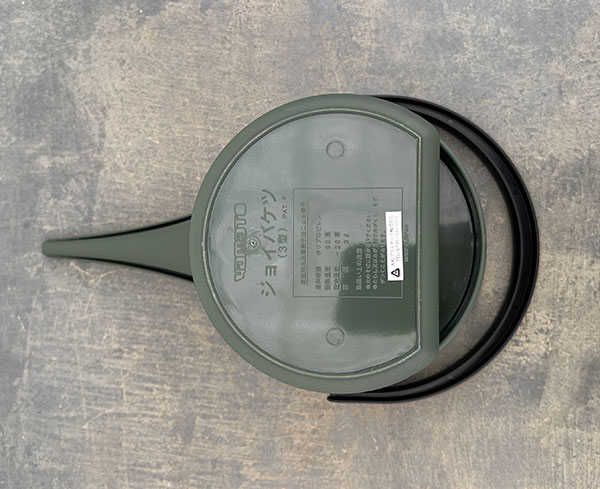 注ぎ口付きバケツ・エンジョイ 3L(32.2cm、21cm、高さ18cm)モスグリーン