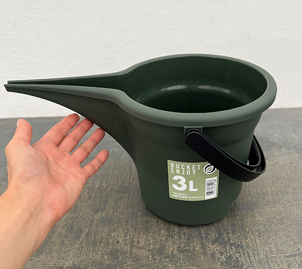 注ぎ口付きバケツ・エンジョイ 3L(32.2cm、21cm、高さ18cm)モスグリーン