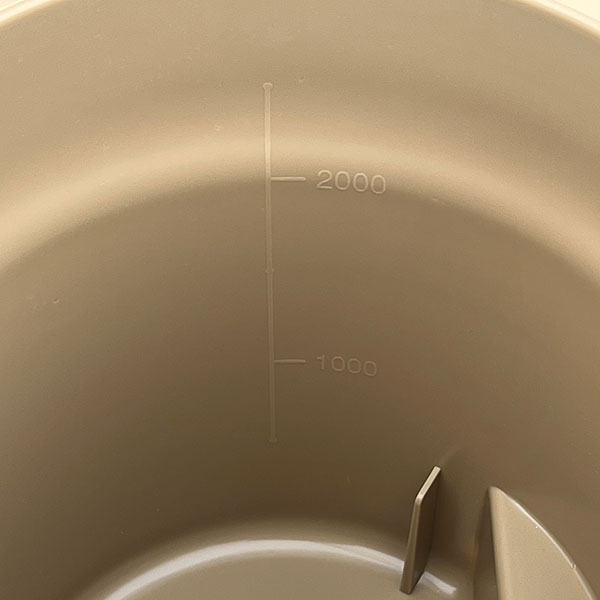 注ぎ口付きバケツ・エンジョイ 3L(32.2cm、21cm、高さ18cm)サンドブラウン