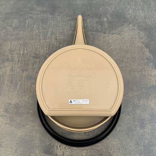 注ぎ口付きバケツ・エンジョイ 3L(32.2cm、21cm、高さ18cm)サンドブラウン