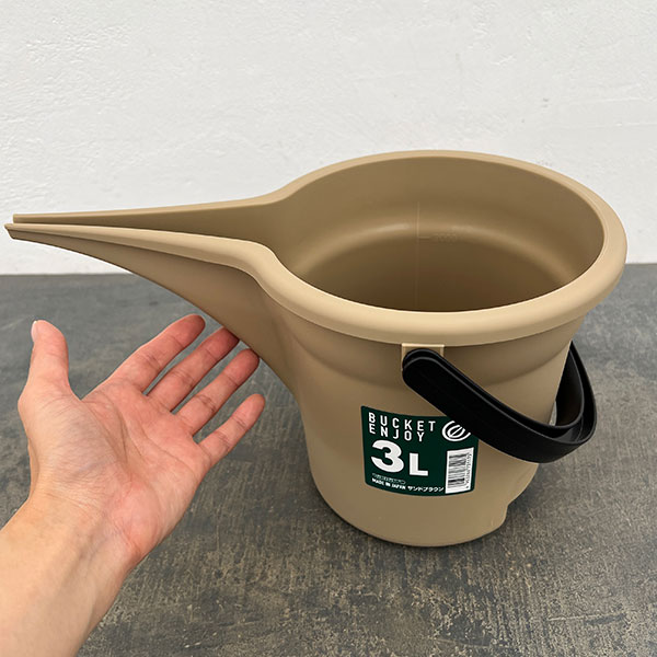 注ぎ口付きバケツ・エンジョイ 3L(32.2cm、21cm、高さ18cm)サンドブラウン