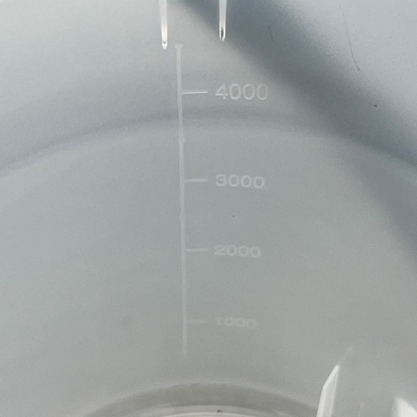 注ぎ口付きバケツ・エンジョイ 5L(39.2cm、25.5cm、高さ20.5cm)クリア