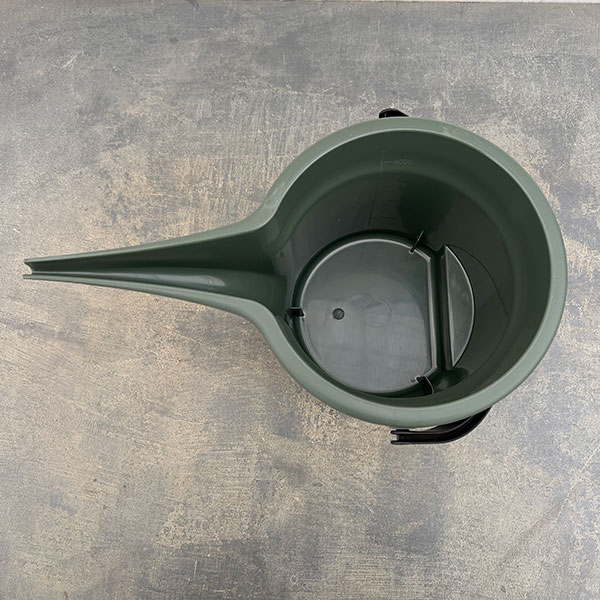 注ぎ口付きバケツ・エンジョイ 5L(39.2cm、25.5cm、高さ20.5cm)モスグリーン