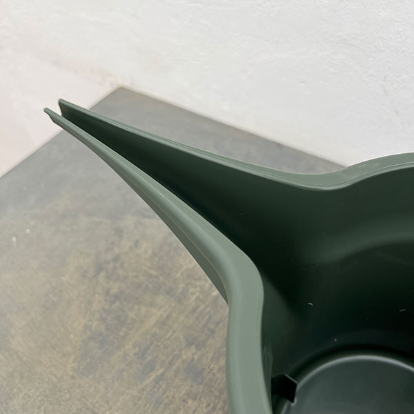 注ぎ口付きバケツ・エンジョイ 5L(39.2cm、25.5cm、高さ20.5cm)モスグリーン
