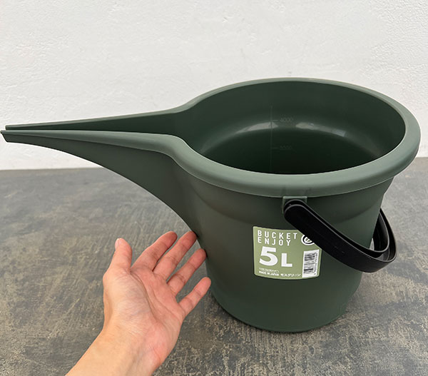 注ぎ口付きバケツ・エンジョイ 5L(39.2cm、25.5cm、高さ20.5cm)モスグリーン