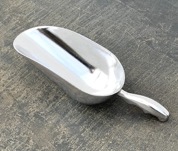 アルミスコップ丸型 Mサイズ(21.6×8.3×5cm)