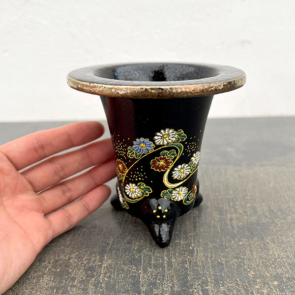オモト鉢:錦鉢 菊(きく)・黒【273163】/外径10.5cm(内径7.5cm)