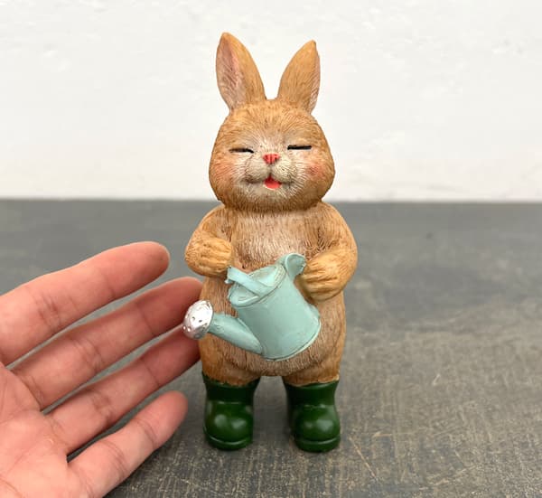 マムラビット：水やり（32013）（高さ13ｃｍ）