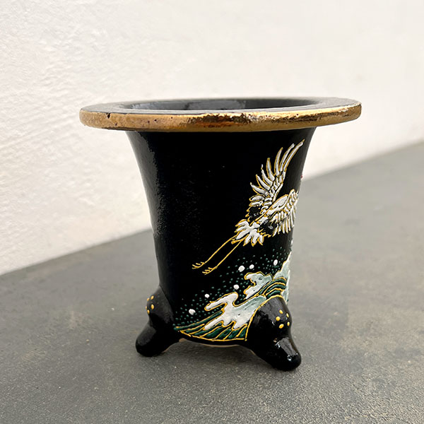 オモト鉢：錦鉢　鶴（つる）＆波・黒【273794】／外径10.2cm（内径7.3cm）