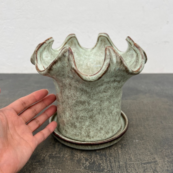 タロンポット アンド ソーサー Mサイズ ホワイト(幅17cm、高さ15cm)