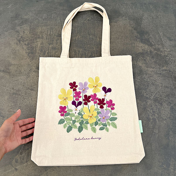 神戸ビオラ 刺繍バッグ(幅34cm、高さ38cm)