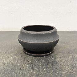 アロイ ポット アンド ソーサー：Mサイズ ロータイプ（直径12.0cm、高さ6.8cm）