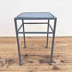 グレー角花台ロー　Mサイズ（幅23cm、奥行23cm、高さ33cm）AFGK24-S2S