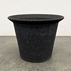 信楽焼き：黒鉄釉ツバ広 S（直径約12.5cm）