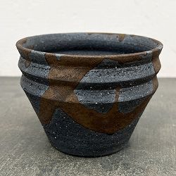 信楽焼き：金彩流し段型 M（直径約12cm）