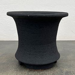 信楽焼き：黒化粧オモト 5号（直径約15cm）