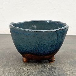 信楽焼き：生子三つ足 4号（直径約11.5cm）