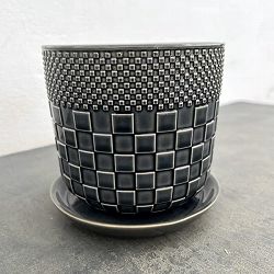 プラッド ポット アンド ソーサー：ブラック／Mサイズ（直径14.6cm、高さ13.9cm）