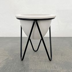 樹脂製鉢カバー・シティブレードXS ホワイト（底穴無し・直径13.5cm）／アイアンスタンド（高さ14cm）