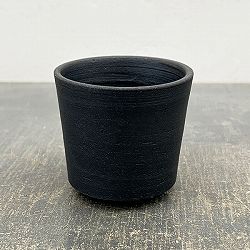 信楽焼き：黒マット切立（直径約7.5cm・高さ約7cm）