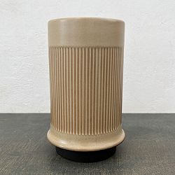 ミネルバ：トールベージュ（直径約13cm・高さ21.5cm）