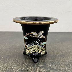 オモト鉢：錦鉢　鶴（つる）と菊・黒【268744】／外径10.2cm（内径7.5cm）
